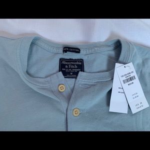 Abercrombie Men’s classic 3 button long sleeve t